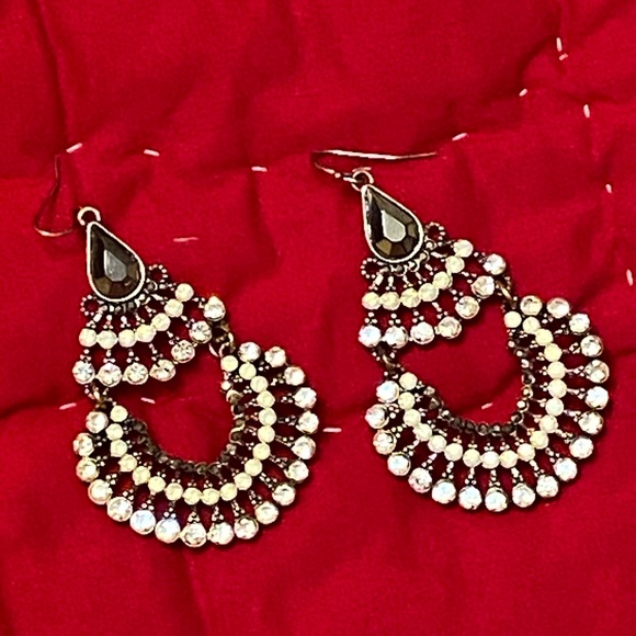 Beautiful bling dangle hook earrings - Picture 5 of 10